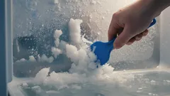 Unohda pitkä sulatus: tämä menetelmä poistaa jään muutamassa minuutissa