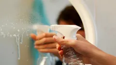 Kylpyhuoneen peili ei enää huurtu: helppo vinkki viikoksi